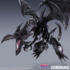 El Dragón Negro de Ojos Rojos es un monstruo legendario que aparece en el anime y manga Yu-Gi-Oh!. Es una criatura poderosa y feroz que es conocida por su ataque mortal. Además es un monstruo de tipo dragón oscuro con 2400 ATK y 2000 DEF. Puede ser Invocado por Sacrificio con un Monstruo Normal de Nivel 7 o superior. Tiene el efecto de infligir 500 puntos de daño al adversario cada vez que se resuelve una Carta Mágica o Trampa. Es muy popular en el anime y manga Yu-Gi-Oh!. Y es la Mejor carta de Joey Wheeler, uno de los protagonistas de la serie. Yu-Gi-Oh! es una serie de manga y anime creada por Kazuki Takahashi. La serie sigue las aventuras de Yugi Muto, un joven que posee un antiguo juego de cartas llamado Duel Monsters. Con la ayuda de sus amigos, Yugi se enfrenta a diversos adversarios en duelos de cartas, que se convierten en una metáfora de sus propias luchas personales