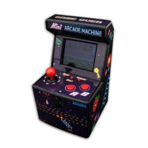 Gadgets Otros Revive horas nostálgicas de video juegos con esta máquina mini arcade. Dispone de 300 juegos. Requiere 3 pilas AA (no incluidas)