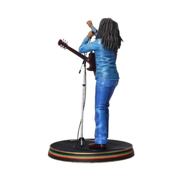 Figura de PVC de la marca SD Toys de Bob Marley con 23.5 cm de Altura y una base de 17 cm de Ancho. (23,5x17x13 cm)