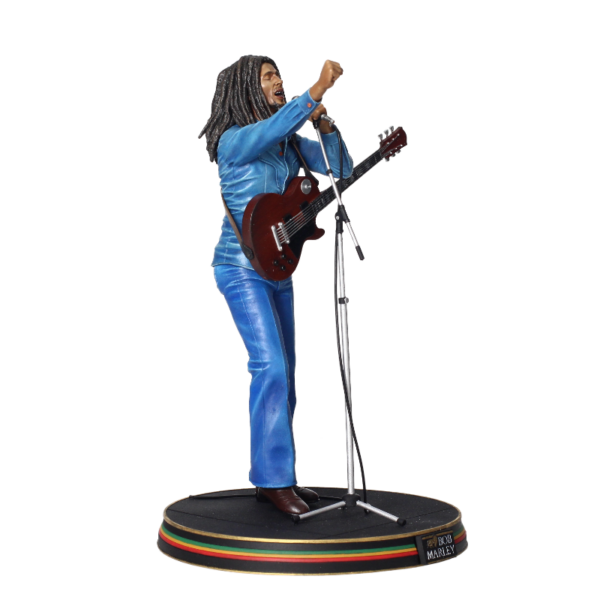 Figura de PVC de la marca SD Toys de Bob Marley con 23.5 cm de Altura y una base de 17 cm de Ancho. (23,5x17x13 cm)