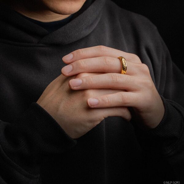 Colgantes y collares El Señor de los Anillos El collar con un colgante de El Señor de los Anillos. Viene en una caja de regalo.