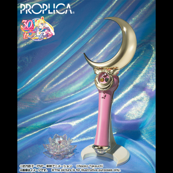 Tamashii Nations presenta, dentro de la colección Proplica, la réplica de Moon Stick Brillant Color Edition. Mide 26 cm y está basada en su aspecto en el anime "Pretty Guardian Sailor Moon". Contiene piezas de cristal plateadas, soporte y 3x pilas de muestra.