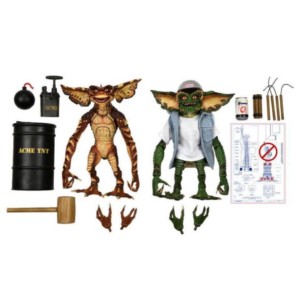 NECA presenta esta set de 2 figuras Ultimate Demolition Gremlin, dentro de su linea Ultimate, basadas en los personajes de Gremlins 2. las figuras del set miden unos 18 cm y se incluye barril, mazo, bomba, lata, dinamita, émbolo de dinamita, manos intercambiables, casco, camiseta de tela y chaleco vaquero. y 1x chaleco vaquero."