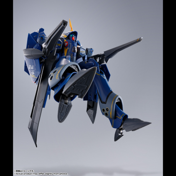 Tamashii Nations presenta, dentro de la colección DX Chogokin, la figura de YF-21 Guild Goa Bowman Use. Mide 28 cm y está basada en su aspecto en el anime "Macross Plus". Puede realizar una transformación en tres etapas: aeronave, modo Gerwalk y forma Battroid. También es posible reproducir el modo de alta maniobra. Incluye piezas FAST que se pueden acoplar a la aeronave. Además, también contiene 2x Gunpod, 2x piezas de Gunpod para el paquete fast, juego de piezas de cubierta para el modo de alta maniobra, 2x pares de manos, 1x mini figura piloto, piezas de repuesto de la cabiina, 6x aletas de boquilla del motor, 1x tapa de admisión izquierda y derecha, puntal de refuerzo plegable delantero y trasero, juego de piezas de efecto, piezas de unión para Battroid y 1x soporte.