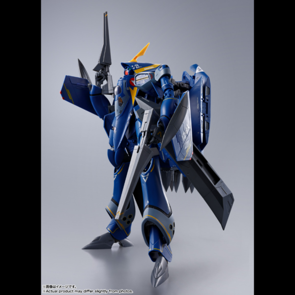 Tamashii Nations presenta, dentro de la colección DX Chogokin, la figura de YF-21 Guild Goa Bowman Use. Mide 28 cm y está basada en su aspecto en el anime "Macross Plus". Puede realizar una transformación en tres etapas: aeronave, modo Gerwalk y forma Battroid. También es posible reproducir el modo de alta maniobra. Incluye piezas FAST que se pueden acoplar a la aeronave. Además, también contiene 2x Gunpod, 2x piezas de Gunpod para el paquete fast, juego de piezas de cubierta para el modo de alta maniobra, 2x pares de manos, 1x mini figura piloto, piezas de repuesto de la cabiina, 6x aletas de boquilla del motor, 1x tapa de admisión izquierda y derecha, puntal de refuerzo plegable delantero y trasero, juego de piezas de efecto, piezas de unión para Battroid y 1x soporte.