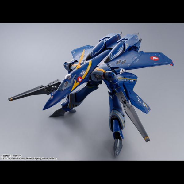 Tamashii Nations presenta, dentro de la colección DX Chogokin, la figura de YF-21 Guild Goa Bowman Use. Mide 28 cm y está basada en su aspecto en el anime "Macross Plus". Puede realizar una transformación en tres etapas: aeronave, modo Gerwalk y forma Battroid. También es posible reproducir el modo de alta maniobra. Incluye piezas FAST que se pueden acoplar a la aeronave. Además, también contiene 2x Gunpod, 2x piezas de Gunpod para el paquete fast, juego de piezas de cubierta para el modo de alta maniobra, 2x pares de manos, 1x mini figura piloto, piezas de repuesto de la cabiina, 6x aletas de boquilla del motor, 1x tapa de admisión izquierda y derecha, puntal de refuerzo plegable delantero y trasero, juego de piezas de efecto, piezas de unión para Battroid y 1x soporte.