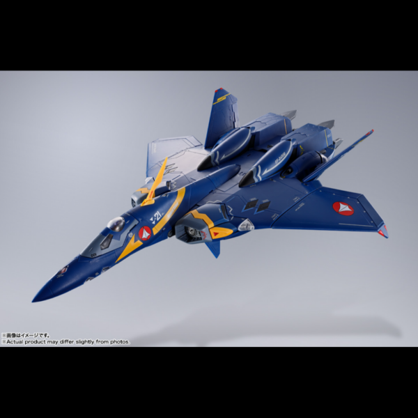 Tamashii Nations presenta, dentro de la colección DX Chogokin, la figura de YF-21 Guild Goa Bowman Use. Mide 28 cm y está basada en su aspecto en el anime "Macross Plus". Puede realizar una transformación en tres etapas: aeronave, modo Gerwalk y forma Battroid. También es posible reproducir el modo de alta maniobra. Incluye piezas FAST que se pueden acoplar a la aeronave. Además, también contiene 2x Gunpod, 2x piezas de Gunpod para el paquete fast, juego de piezas de cubierta para el modo de alta maniobra, 2x pares de manos, 1x mini figura piloto, piezas de repuesto de la cabiina, 6x aletas de boquilla del motor, 1x tapa de admisión izquierda y derecha, puntal de refuerzo plegable delantero y trasero, juego de piezas de efecto, piezas de unión para Battroid y 1x soporte.