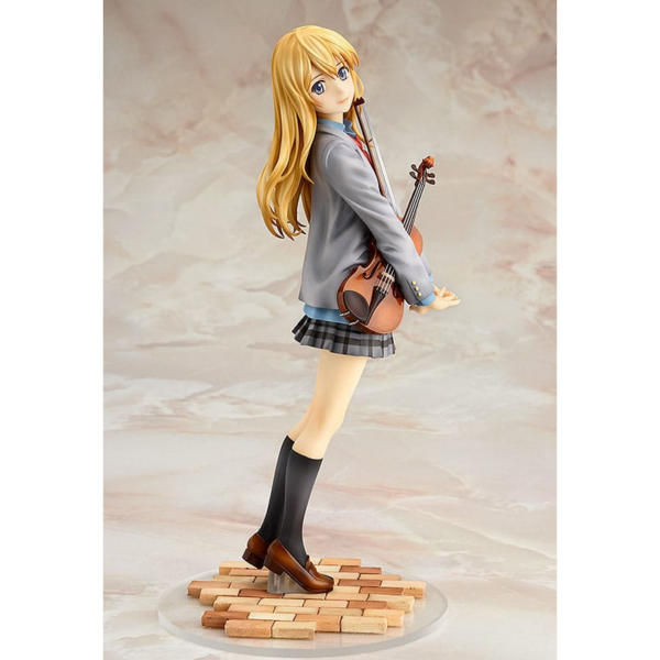 Estatua de Kaori Miyazono del anime ´Your Lie in April´, fabricada en PVC y a escala 1/8, tamaño aprox. 20 cm. Viene con una caja con ventana.