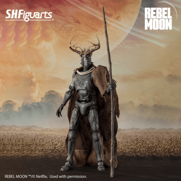 Tamashii Nations presenta, dentro de la colección S.H. Figuarts, la figura de Jimmy. Está basada en su aparición en la nueva película de Netflix "Rebel Moon: Part One Child of the Fire" y mide 17 cm. Contiene 1x cabeza extra, 2x pares de manos, 1x bastón, 1x corona de cuernos, 1x corona de flores y 1x capa. Puedes exponerla junto a las figuras de S.H. Figuarts de Kora y Nemesis (se venden por separado).