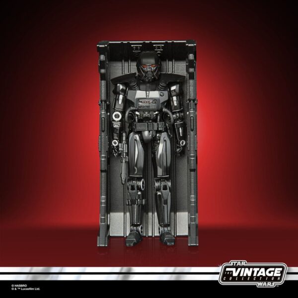 Figuras Star Wars Imponentes droides imperiales de combate con armadura negra reluciente y potentes botas jet, los Dark Troopers cuentan con un poderoso diseño.