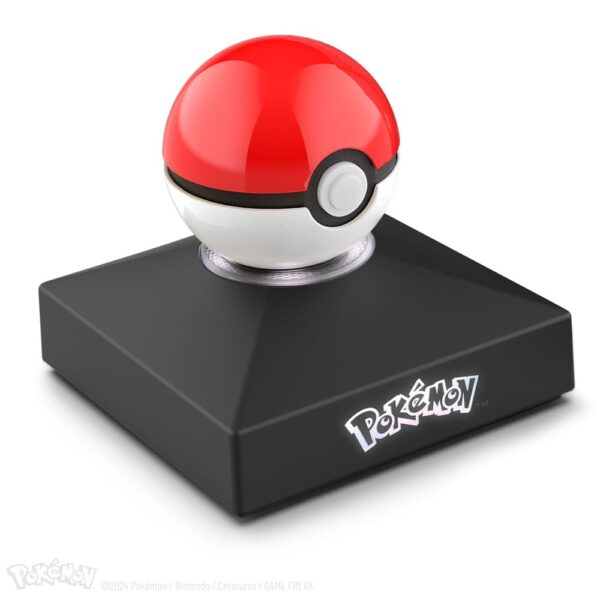 Réplicas: otras escalas Pokémon Fans de Pokémon de todas las edades disfrutarán con la réplica exacta de Malla Ball. Diámetro de la Malla Ball aprox. 8 cm, tamaño de la caja aprox. 9 x 10 x 10 cm. Con función de luz LED, pilas incluidas.