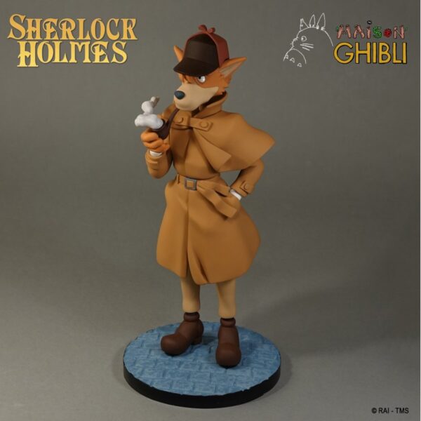 Semic presenta la primera estatua de la colección "Sherlock Holmes", Sherlock Hound. Mide 26 cm y está basada en el personaje del anime "Sherlock Hound". Es un anime inspirado en las historias del detective Sherlock Holmes representado como un perro llamado Sherlock Hound.