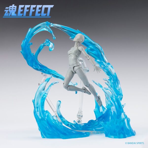 Tamashii Nations presenta, dentro de la colección S.H. Figuarts, este set de efectos de Water Blue Version. Tiene una altura máxima de 18 cm y contiene 4x piezas de efecto agua. (Este set de efectos no incluye la figura).