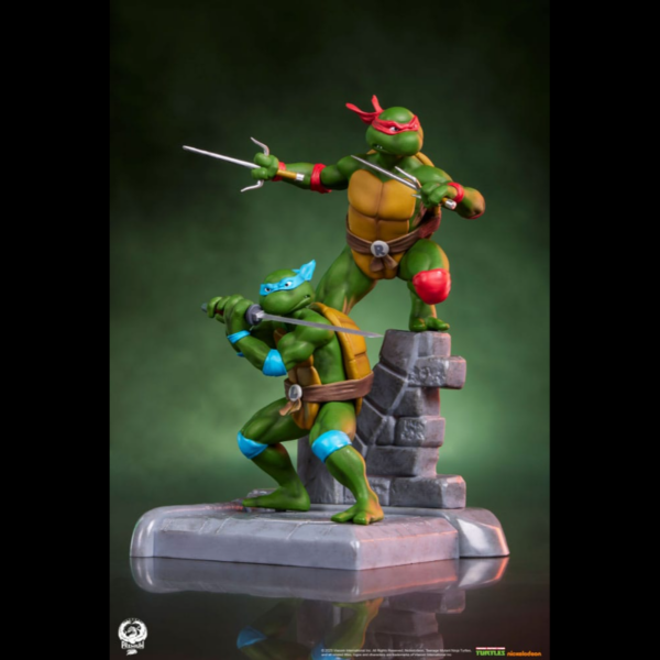 Estatuas Tortugas Ninja Estatua de PVC de la línea "Teenage Mutant Ninja Turtles", tamaño aprox. 31 x 31 x 13 cm.