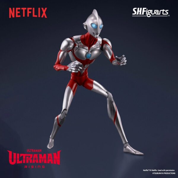 Tamashii Nations presenta, dentro de la colección S.H. Figuarts, las dos figuras de Ultraman & Emi. Están basadas en la serie de Netflix "Ultraman: Rising" y miden 16 y 3 cm respectivamente. Contiene 4x pares de manos para Ultraman, 1x temporizador de color intercambiable en rojo y 2x partes de ojos opcionales.