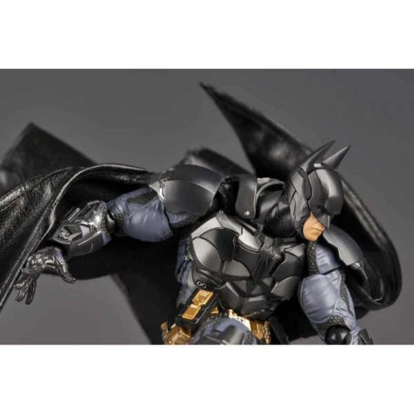 BATMAN ARKHAM KNIGHT DC COMICS AMAZING YAMAGUCHI REVOLTECH - Imagen 4